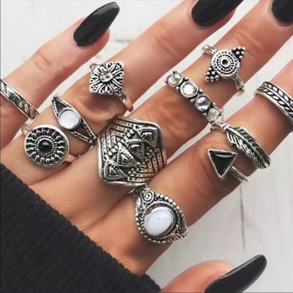 🔆5/$15 CLOSET CLEAR OUT  10 pc Vintage Ring Set - Picture 2 of 3